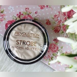 Makeup Revolution Strobe Highlighter - Ever Glow Lights | NWT | Full Size, 7.5g